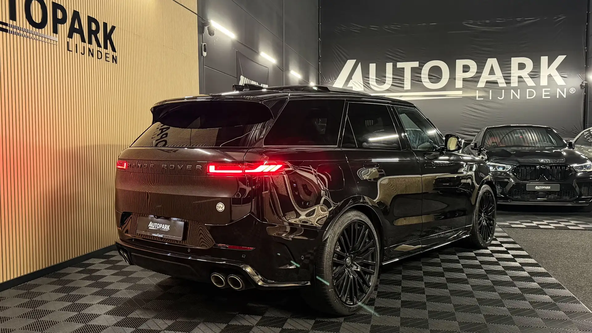 Land Rover Range Rover Sport 4.4 P635 SV Edition One Obsidian Black PANO|CARBON Noir - 2