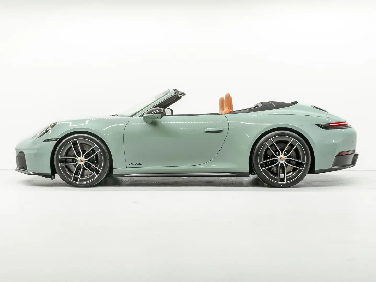 Porsche 992 Cabrio Carrera 4 GTS Groen - 2