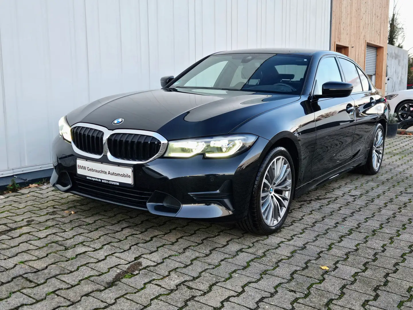 BMW 320 d*LCProf*HUD*SPORT LINE*LASER*KEYLESS GO*HiFi Zwart - 1