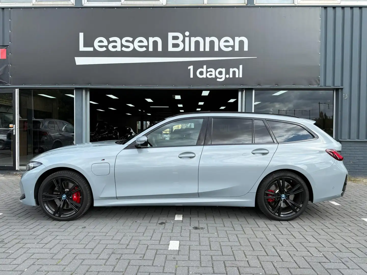 BMW 330 3-serie Touring 330e xDrive M sport Pano/HK/Cam/Tr Gris - 2