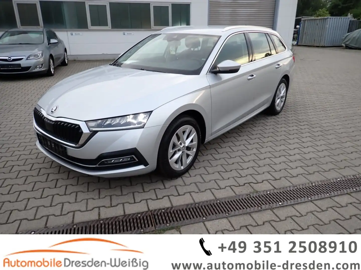 Skoda Octavia Combi 1.5 eTSI DSG Style*Navi*ACC*LED* Silber - 1