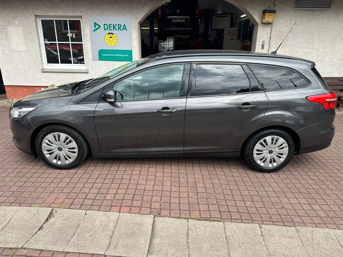 Ford Focus Turnier Trend*KLIMA*SITZHZG*TÜV NEU* - 2