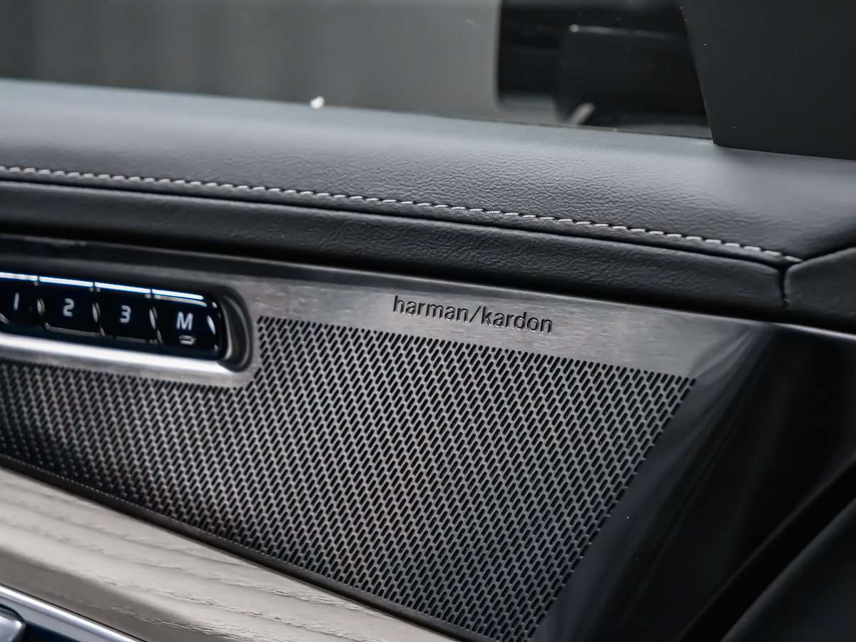 2026 Volvo XC90 Plus 7-Seater (Dark Theme) thumb 11