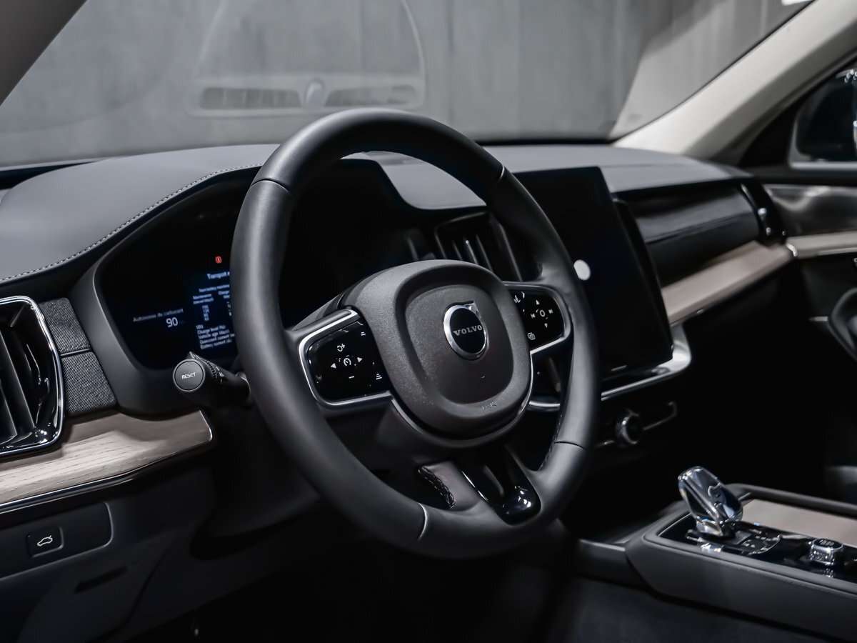 2026 Volvo XC90 Plus 7-Seater (Dark Theme) thumb 9