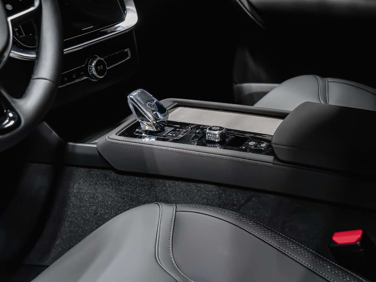 2026 Volvo XC90 Plus 7-Seater (Dark Theme) thumb 8