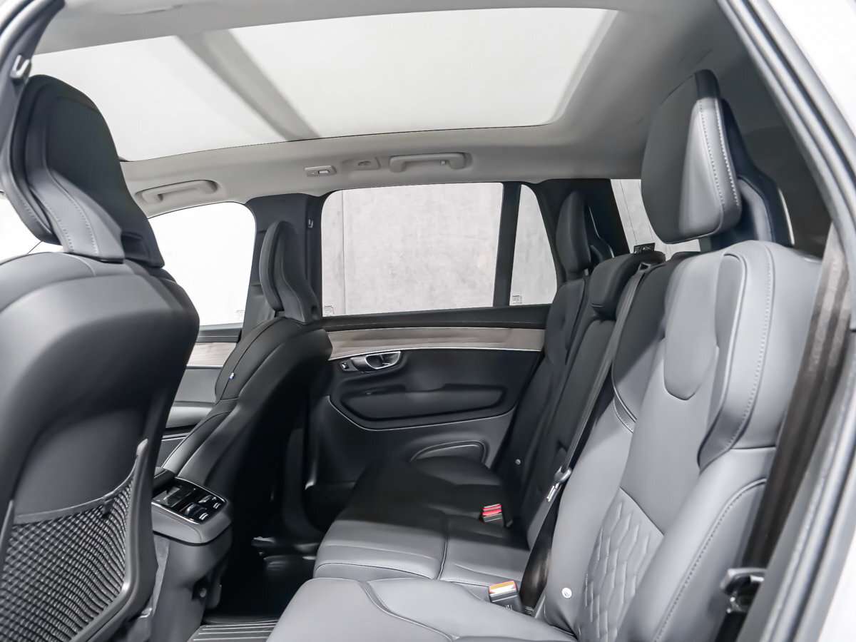 2026 Volvo XC90 Plus 7-Seater (Dark Theme) thumb 15