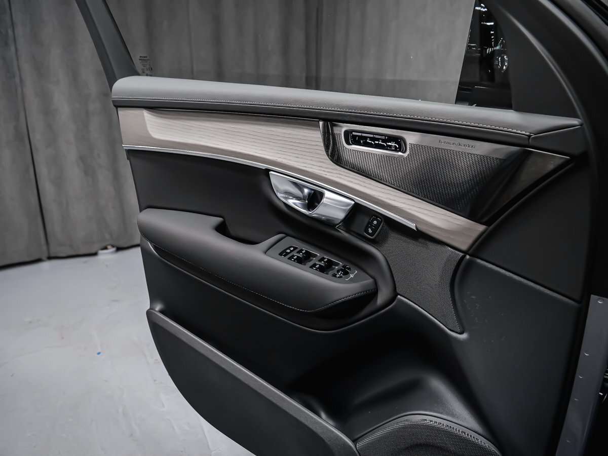 2026 Volvo XC90 Plus 7-Seater (Dark Theme) thumb 10