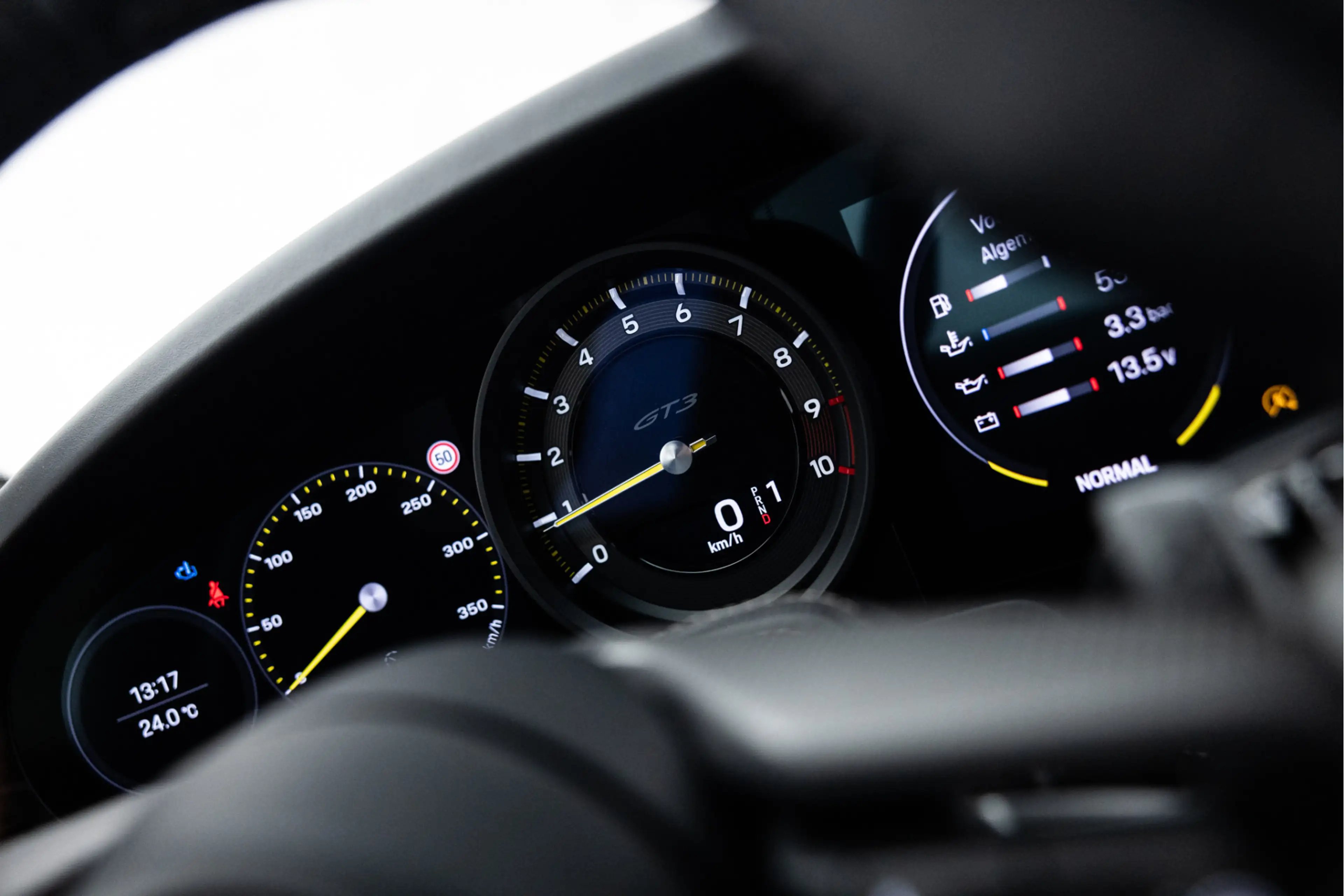 Porsche 992 992 4.0 GT3 | PTS | Clubsport | PCCB | Lift | Carb — photo 45