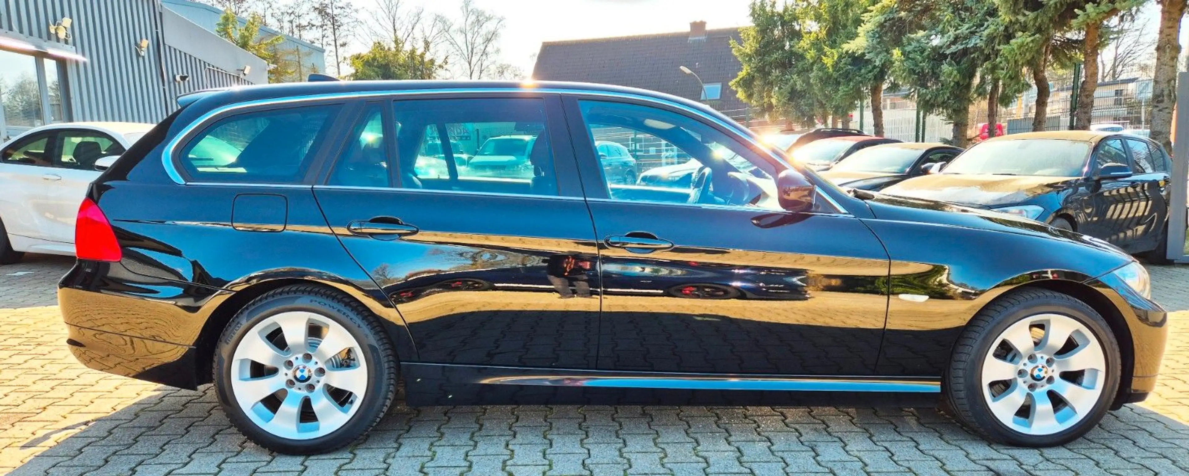 BMW 325 i xDrive Touring 6 ZYLINDER 218 PS — photo 6