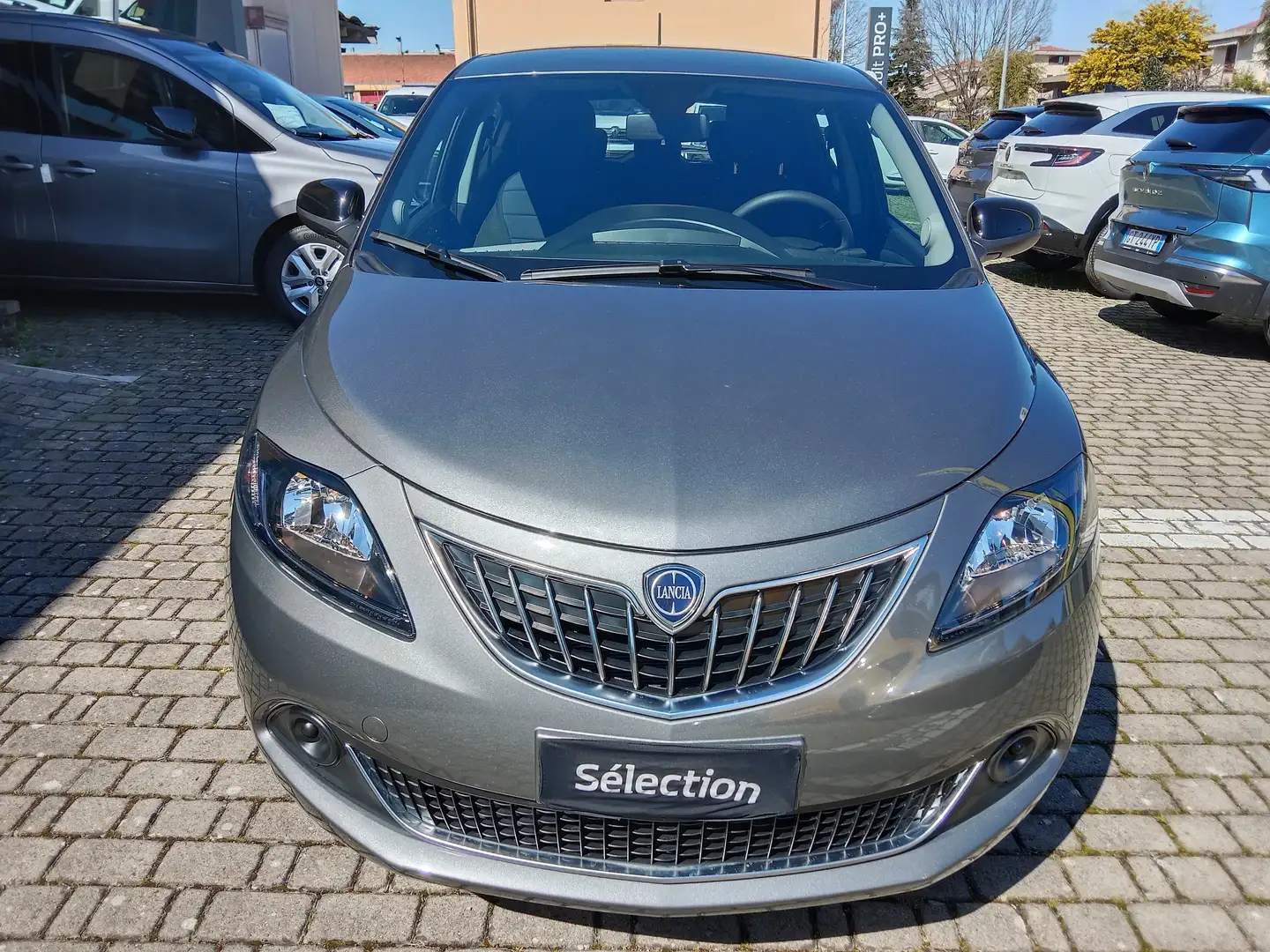 Lancia Ypsilon Ypsilon 1.0 firefly hybrid Gold Plus s Plateado - 2