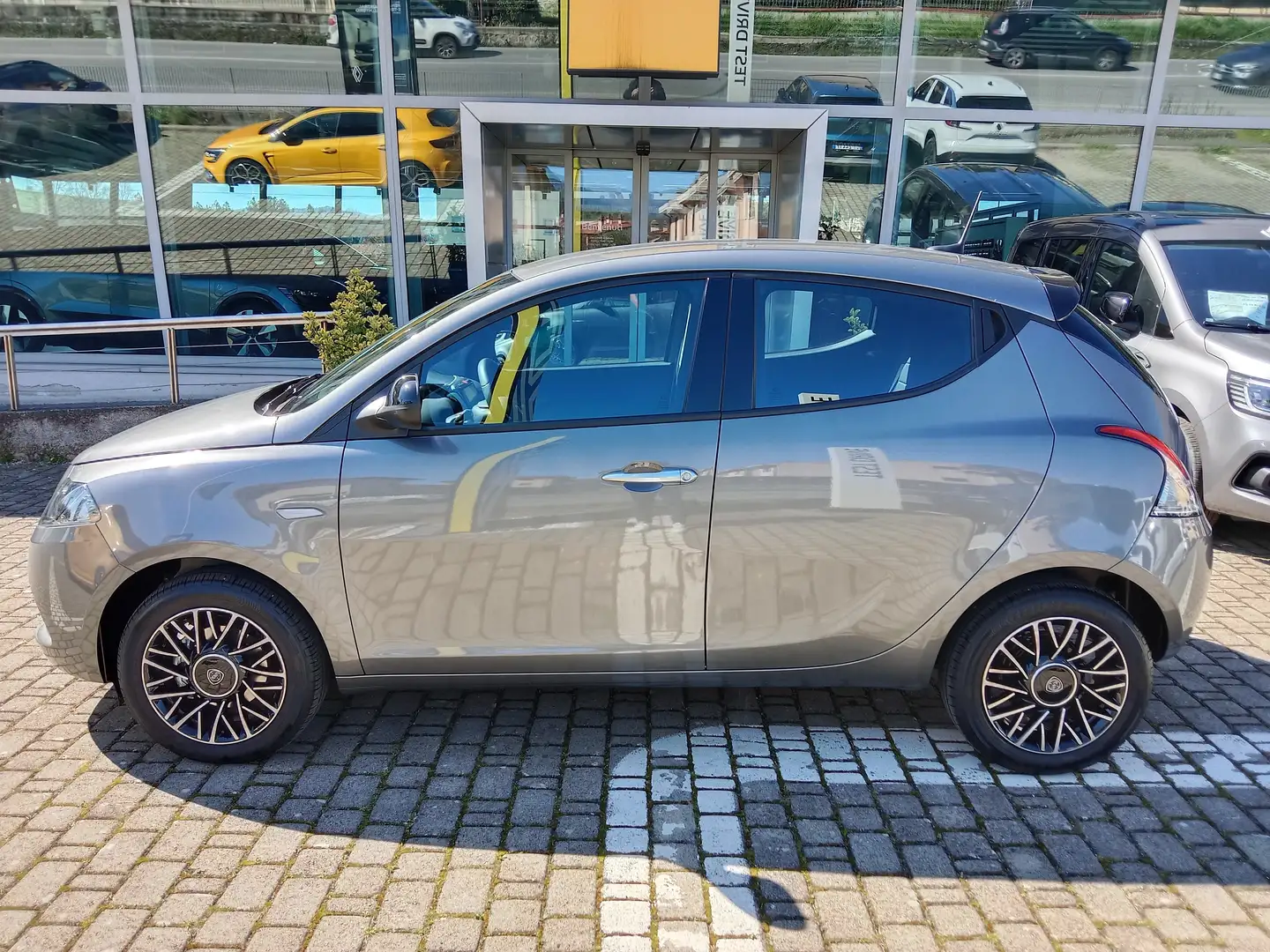 Lancia Ypsilon Ypsilon 1.0 firefly hybrid Gold Plus s Plateado - 1