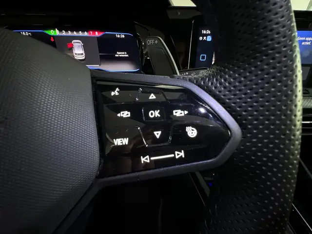 Volkswagen Golf view 14