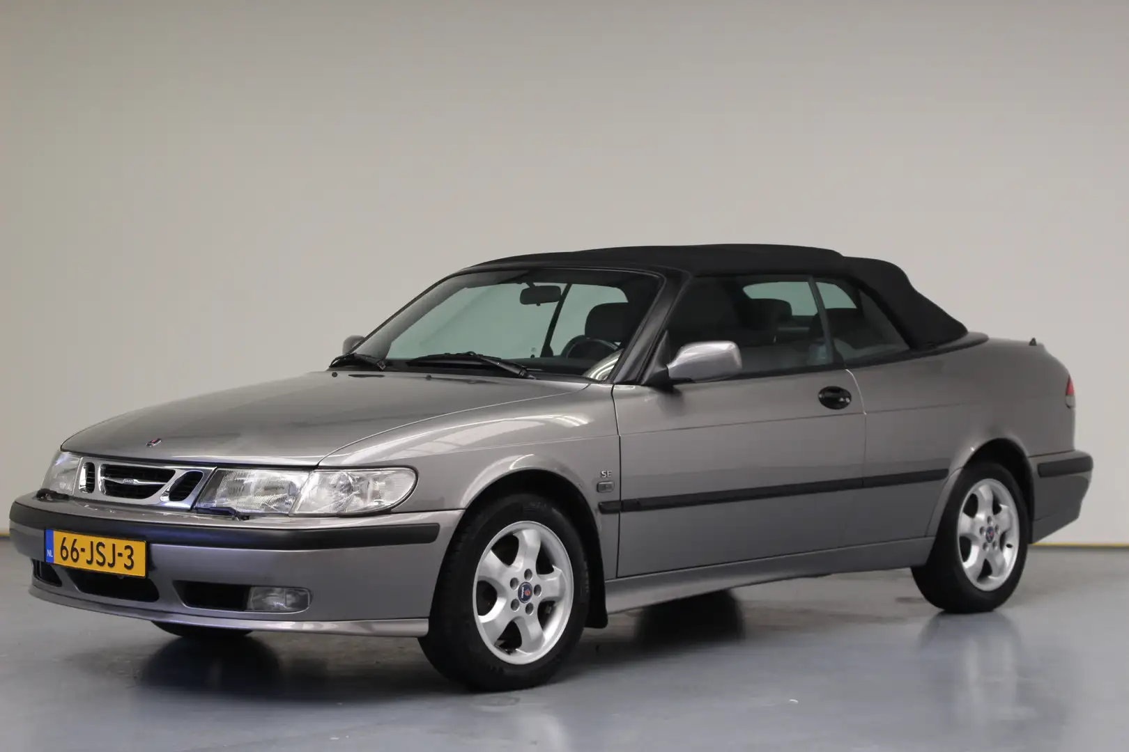 Saab 9-3 Cabrio 2.0t SE 150pk | Nieuw Dak | Leer | Trekhaak Grijs - 2