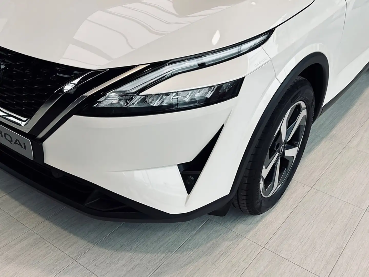 Nissan Qashqai Mild Hybrid 140 MT N-Connecta + Design pack Weiß - 2