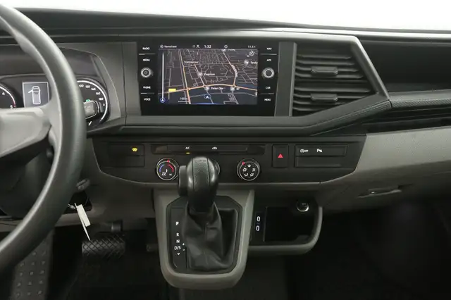 Volkswagen Transporter view 11