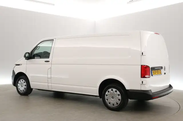 Volkswagen Transporter view 4
