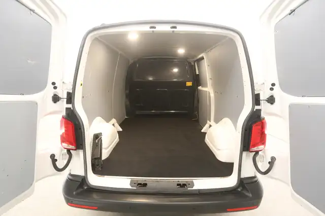 Volkswagen Transporter view 3