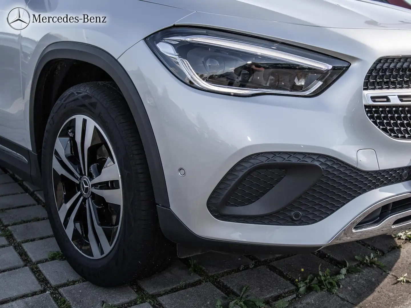Mercedes-Benz GLA 200 Progressive 360°+AHK+Tempomat+Totwink Silber - 2