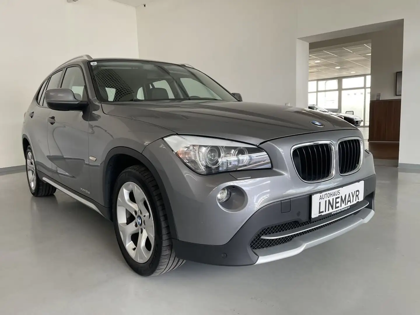 BMW X1 xDrive 18d Xenon, Leder, AHK Grau - 2