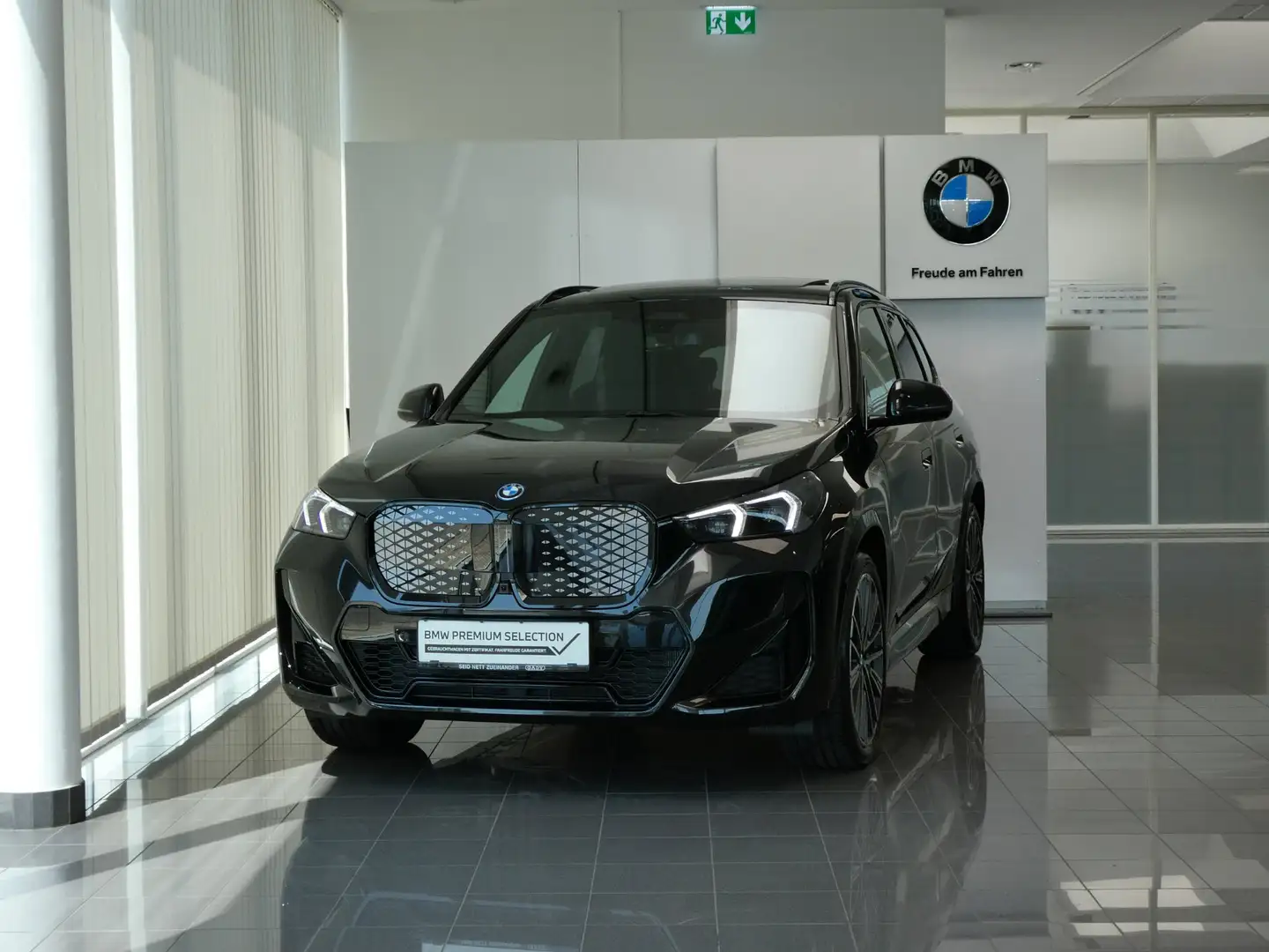 BMW iX1 eDrive20 M-Sportpaket Pro Schwarz - 2