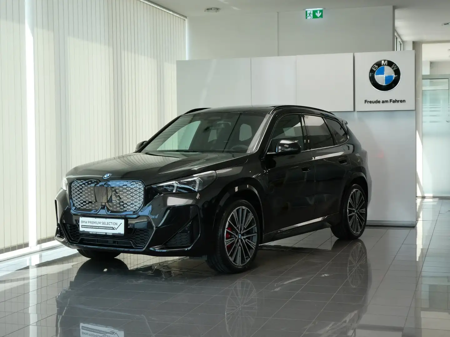 BMW iX1 eDrive20 M-Sportpaket Pro Schwarz - 1