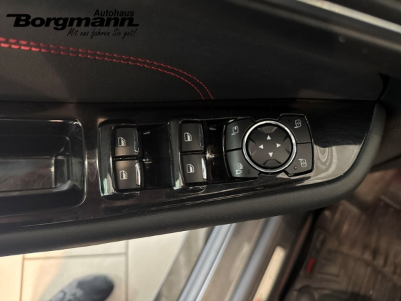 Ford S-Max ST-Line — photo 15
