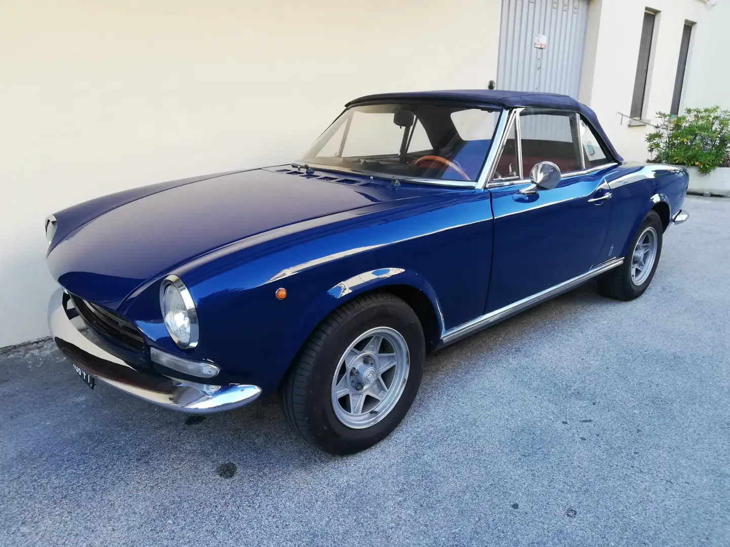 Fiat 124 Spider 1400 Синій - 1