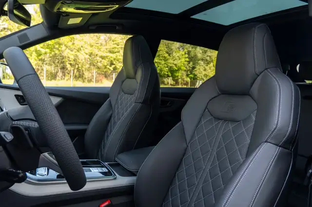 Audi Q8 view 12
