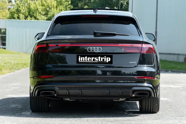 Audi Q8 view 5