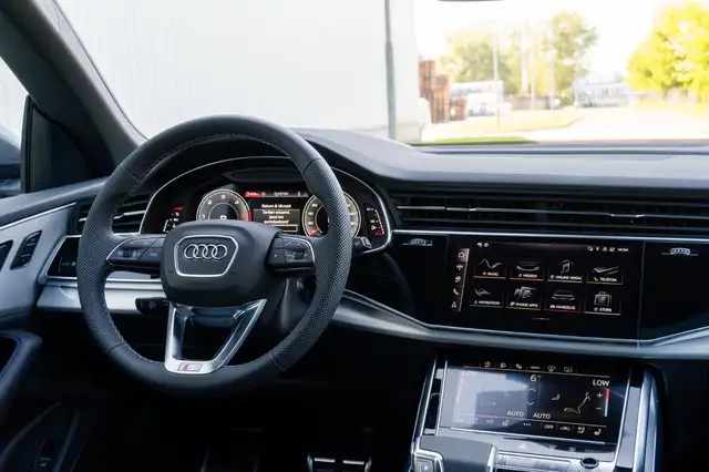 Audi Q8 view 9