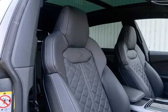 Audi Q8 view 14