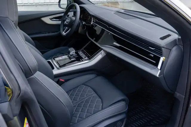 Audi Q8 view 13