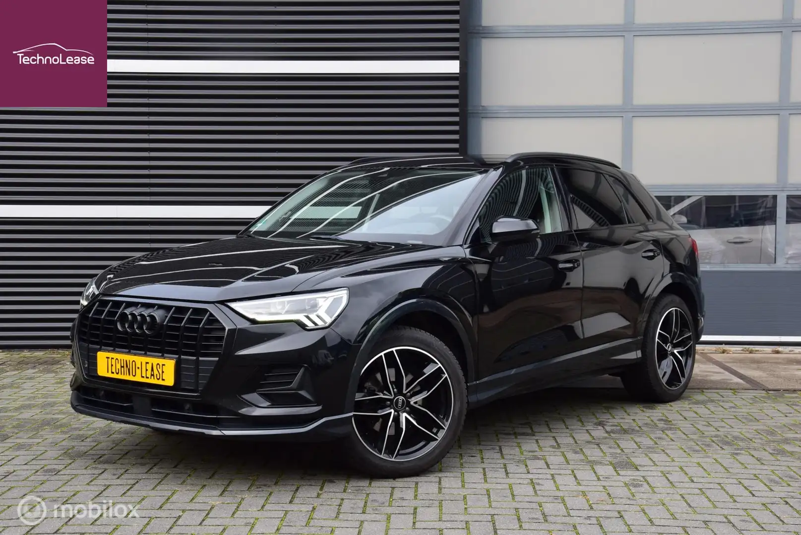 Audi Q3 35 TFSI Business Edition Black-optic Trekhaak Appl Zwart - 1