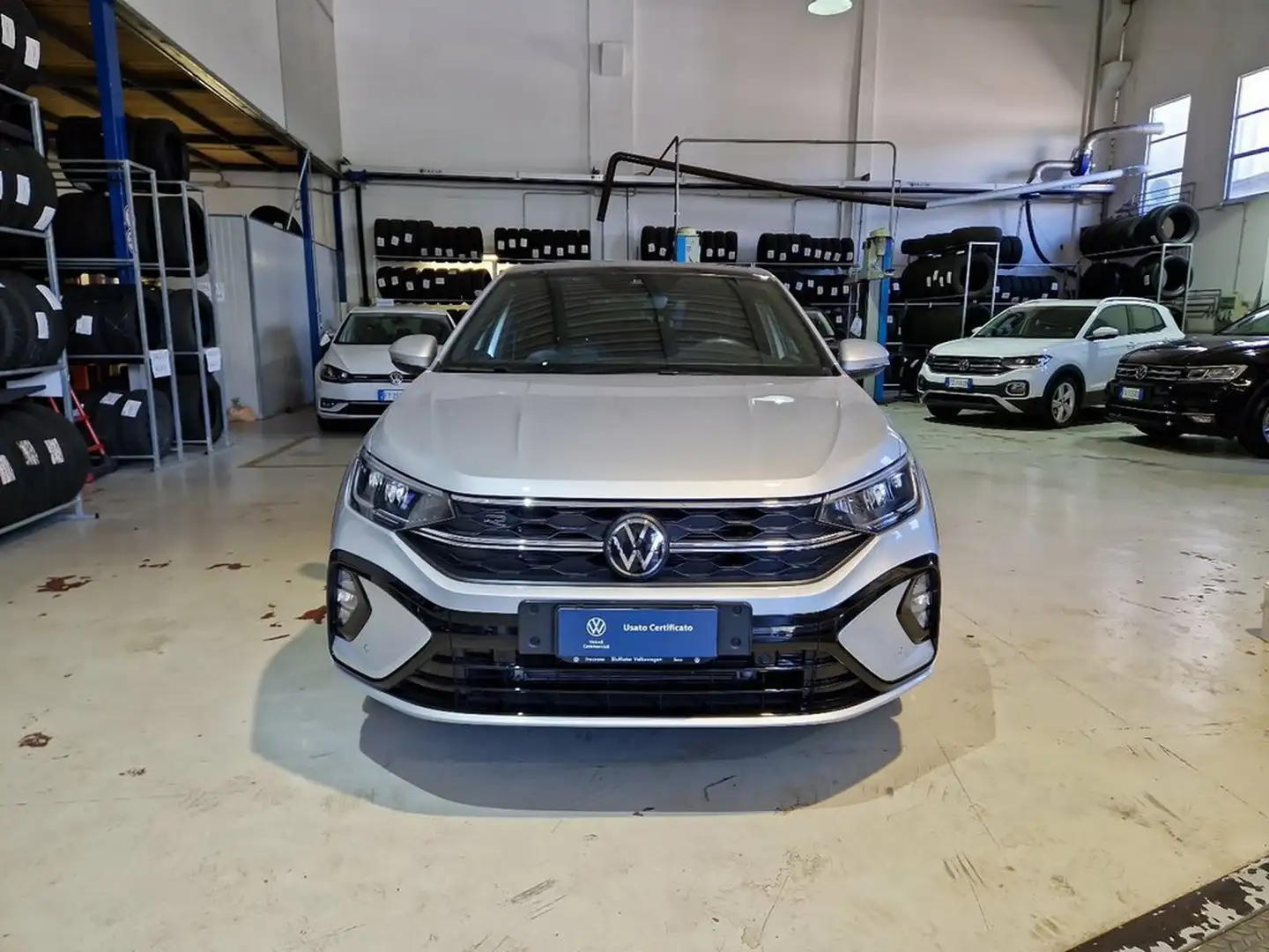 Volkswagen Taigo 1.0 tsi r-line 110cv - 2