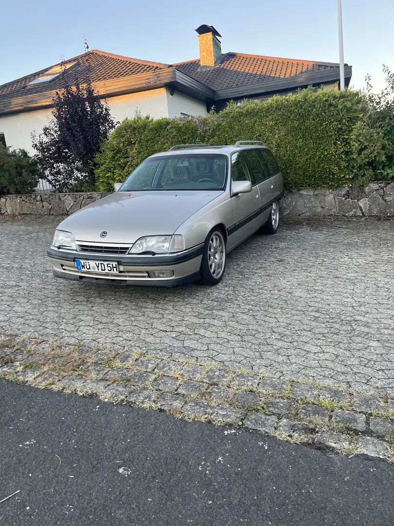 Opel Omega Caravan 24V - 1