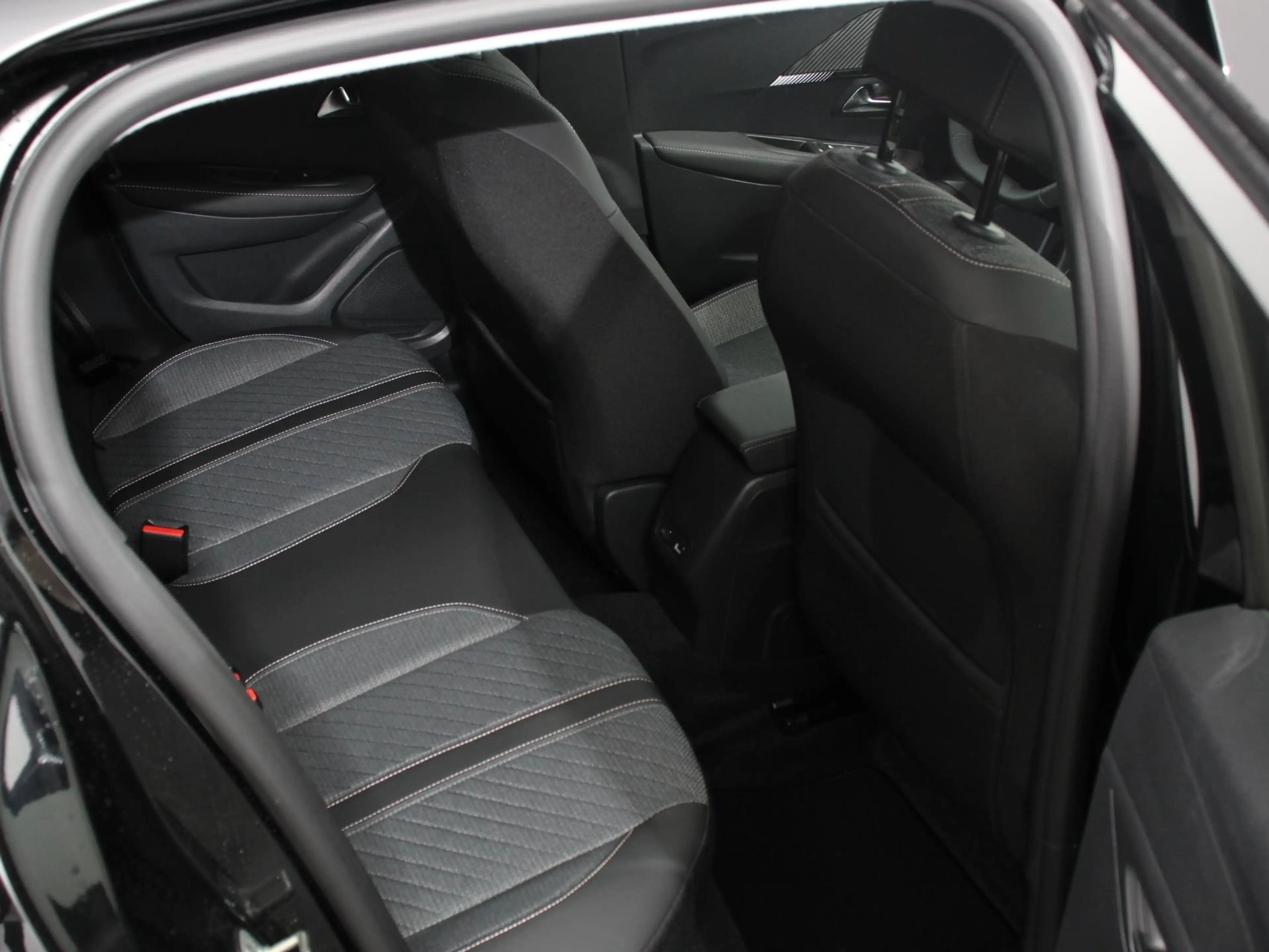 Peugeot e-208 EV Allure Pack 50 kWh Warmtepomp Navigatie Apple C — photo 10