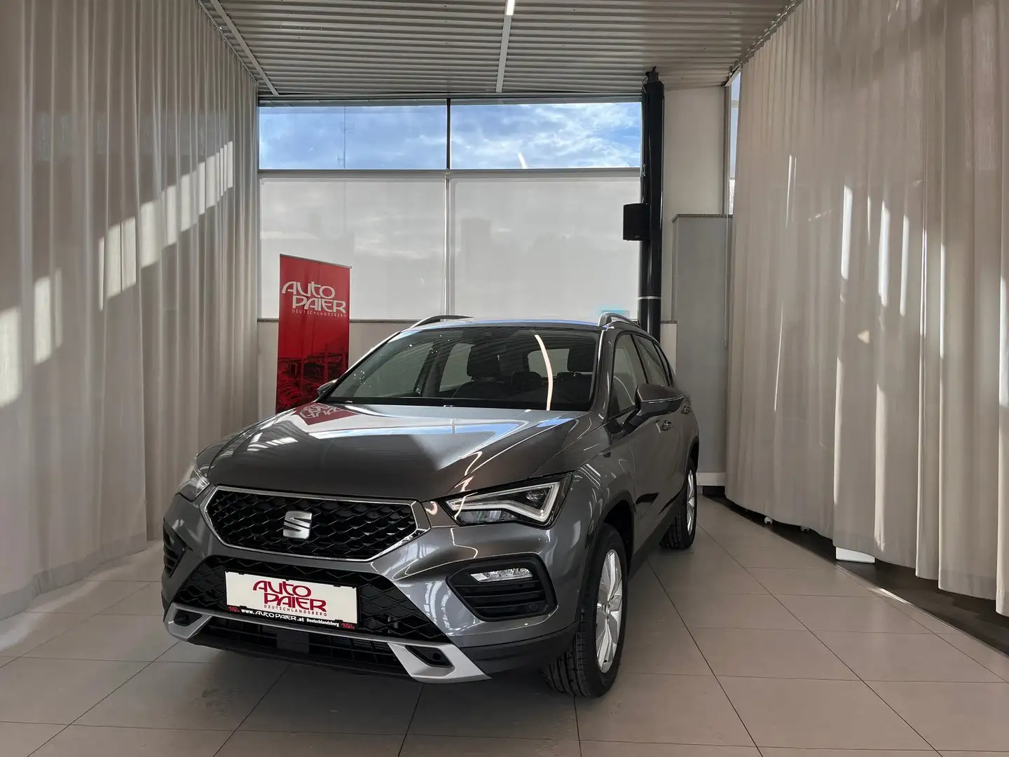 SEAT Ateca Style Edition 1.5 TSI ACT DSG Grau - 2