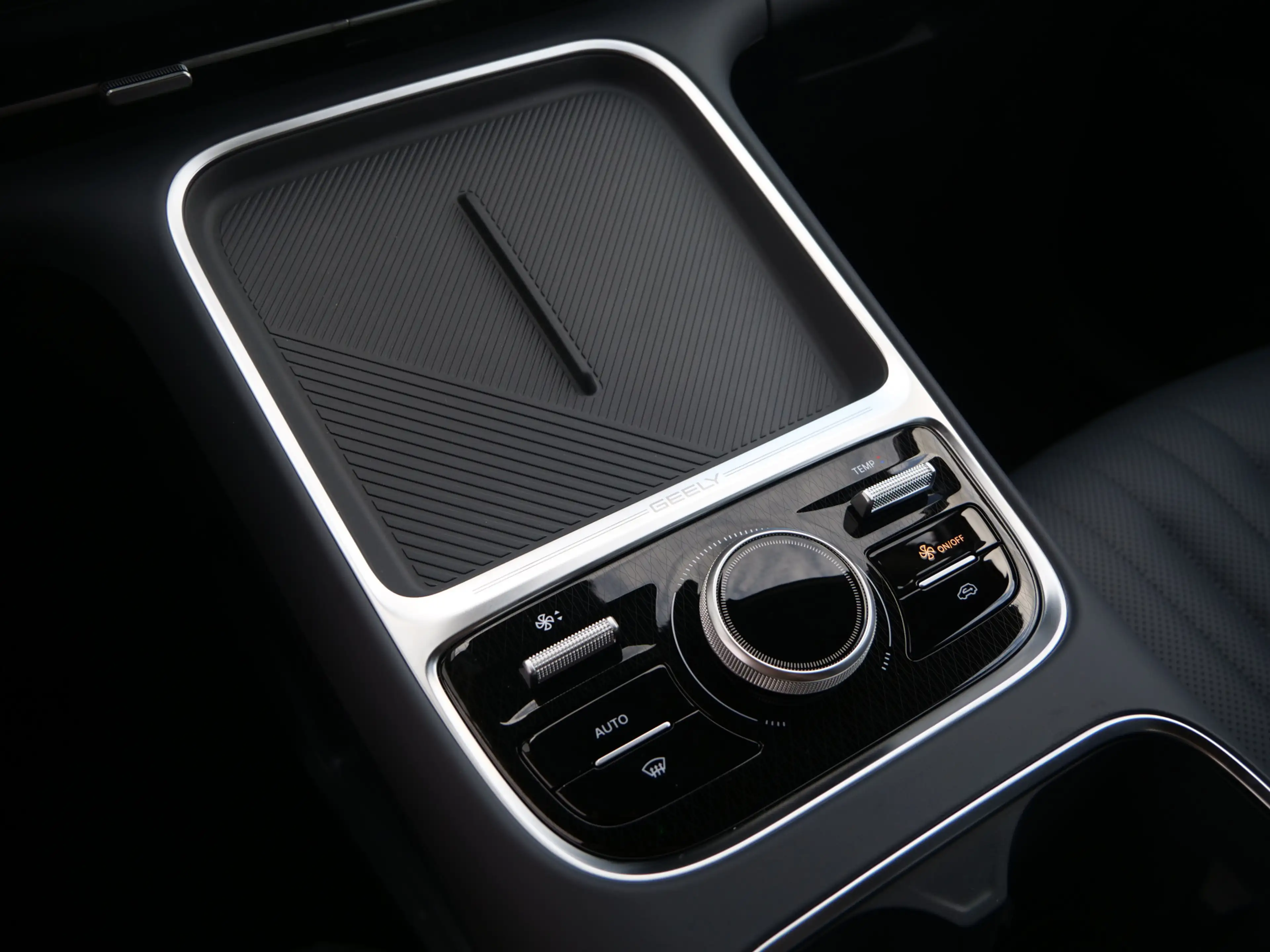 Geely Starray EM-i 1.5 Pro 262 Pk Automaat Navi / DAB / Camera / Appl — photo 16
