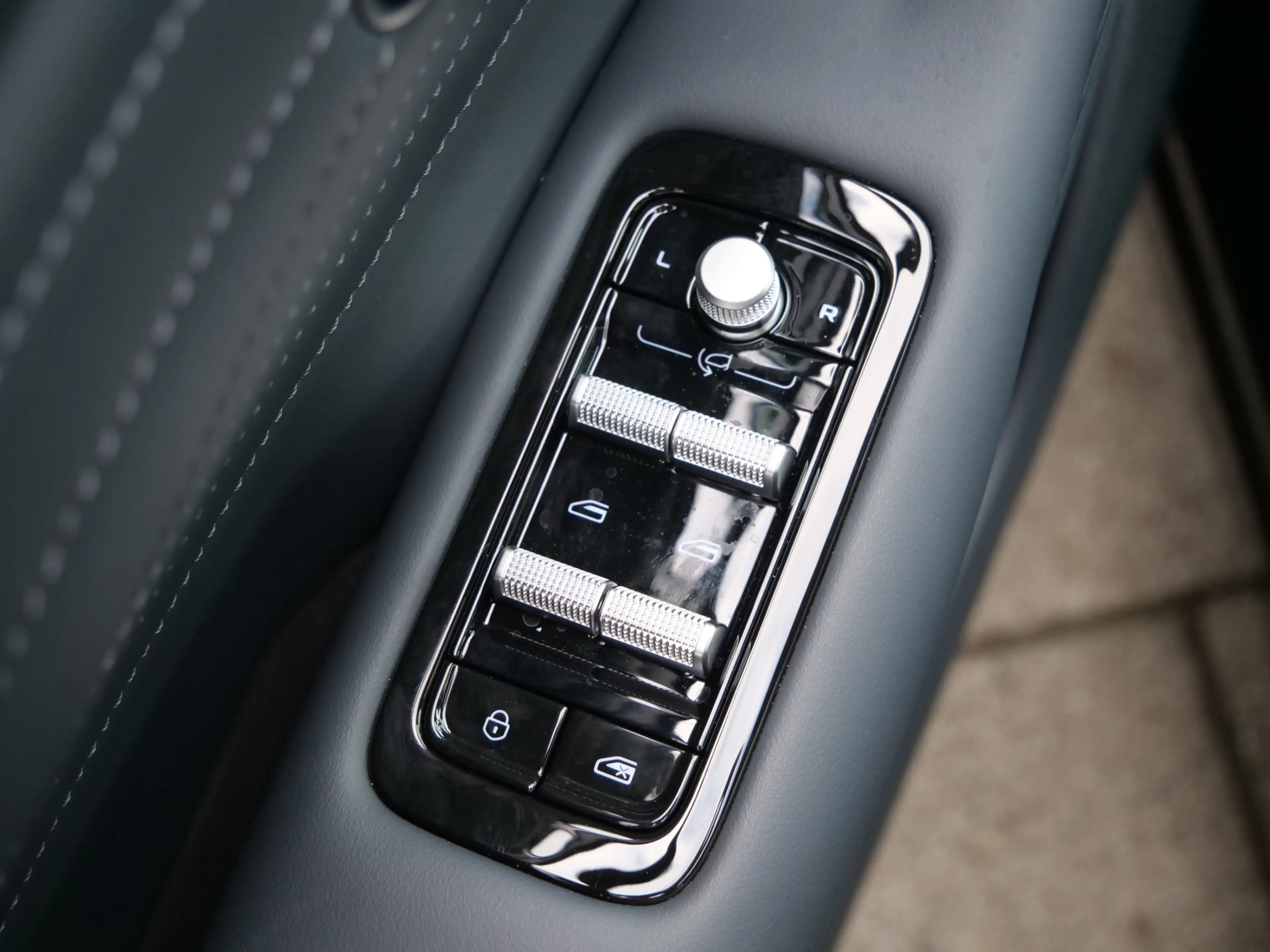 Geely Starray EM-i 1.5 Pro 262 Pk Automaat Navi / DAB / Camera / Appl — photo 9