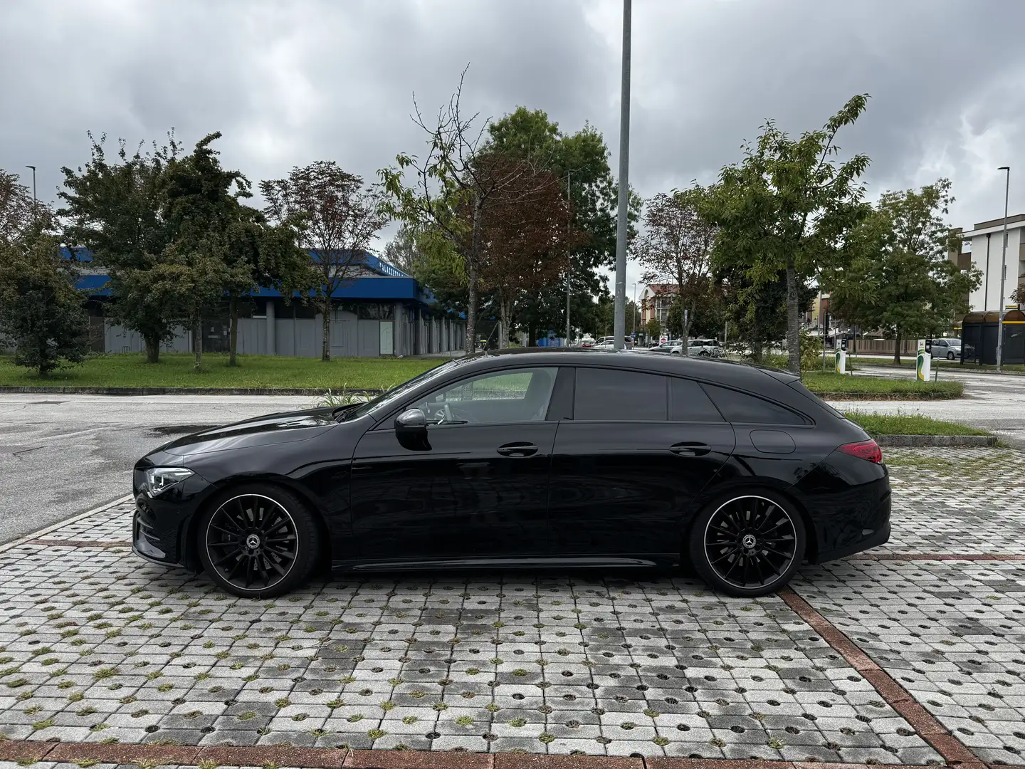 Mercedes-Benz CLA 250 Shooting Brake AMG Line Night Edition - 1