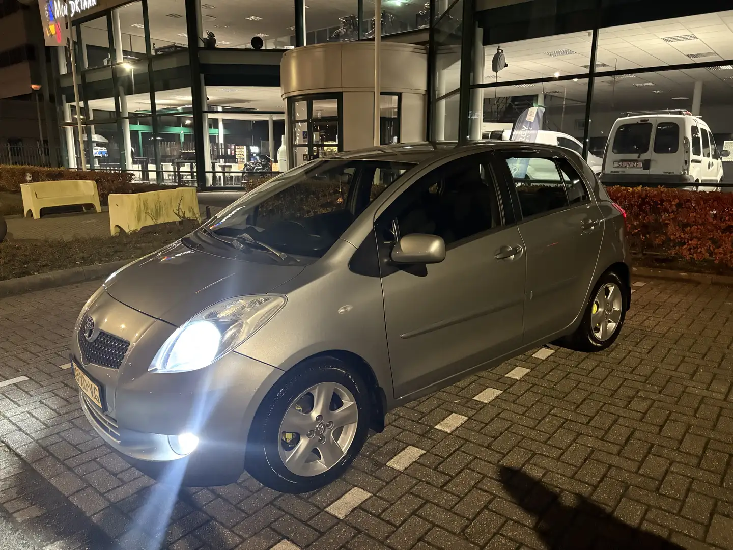 Toyota Yaris 1.3 VVT-i Semi-Automaat|2007| Keyless Ezüst - 1