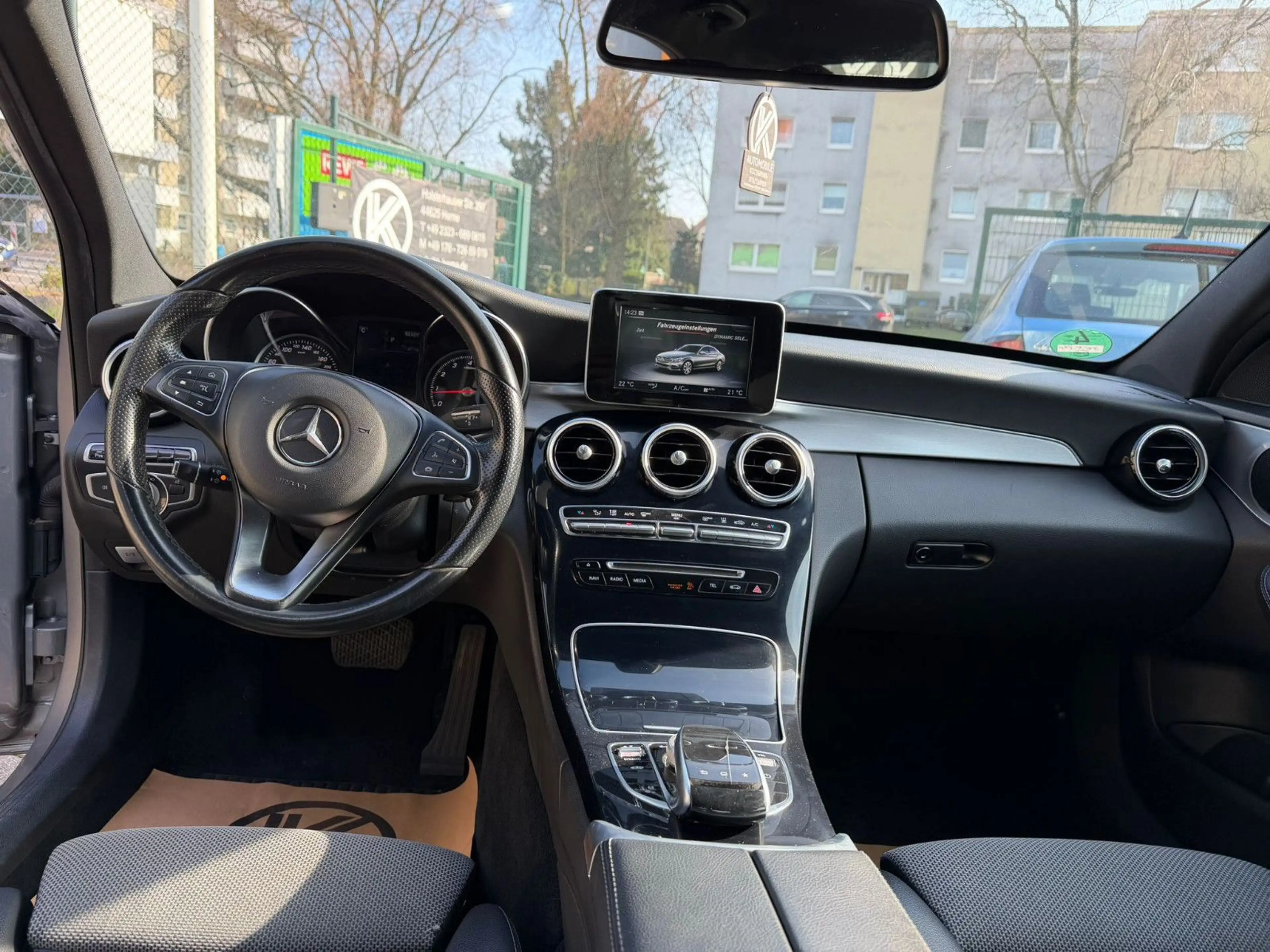 Mercedes-Benz C 350 e Limousine Kamera/Airmatic/LED — photo 14
