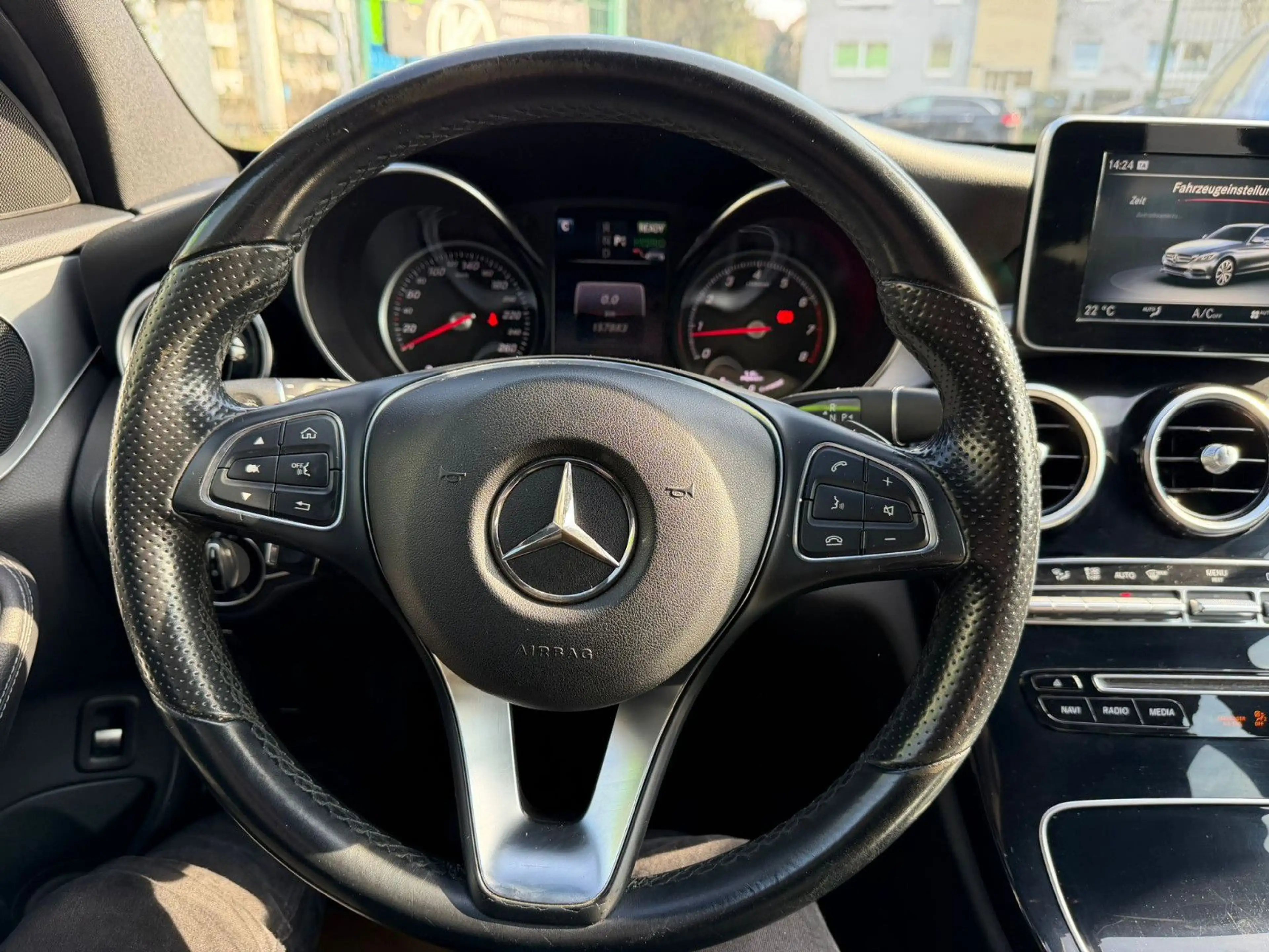 Mercedes-Benz C 350 e Limousine Kamera/Airmatic/LED — photo 15