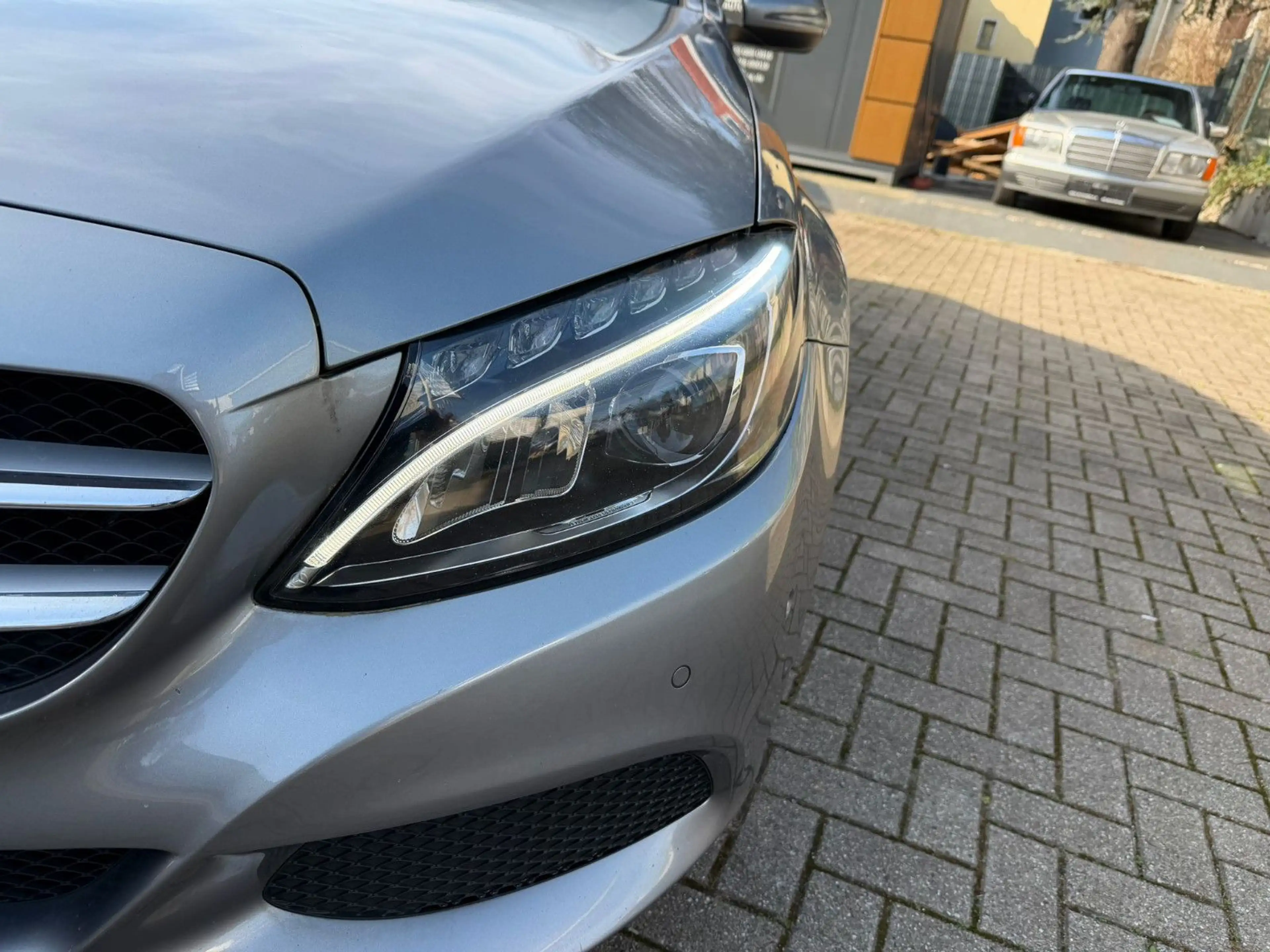 Mercedes-Benz C 350 e Limousine Kamera/Airmatic/LED — photo 10