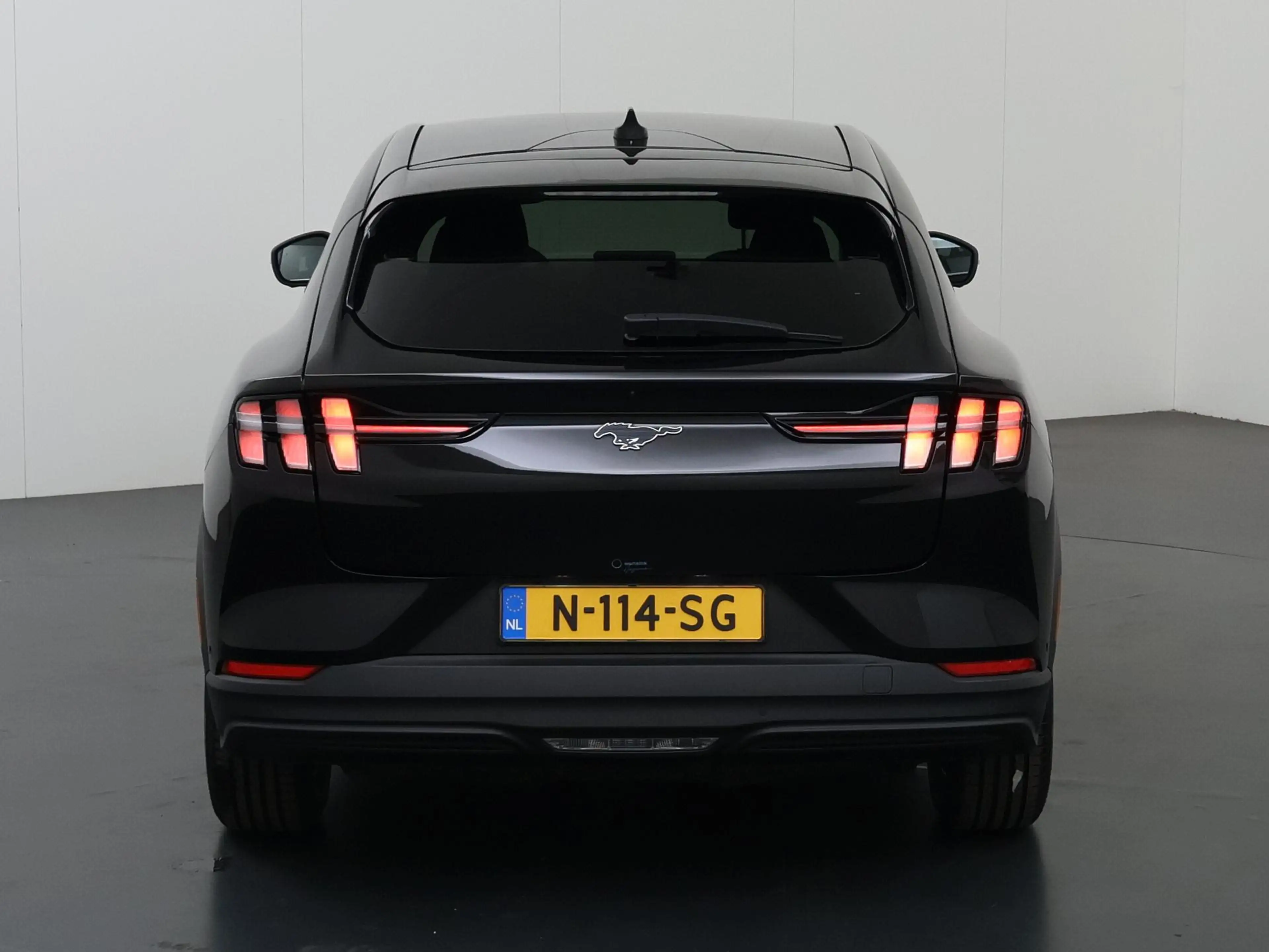 Ford Mustang Mach-E Extended RWD 98 kWh | Technologie-Pakket + | Panor — photo 4