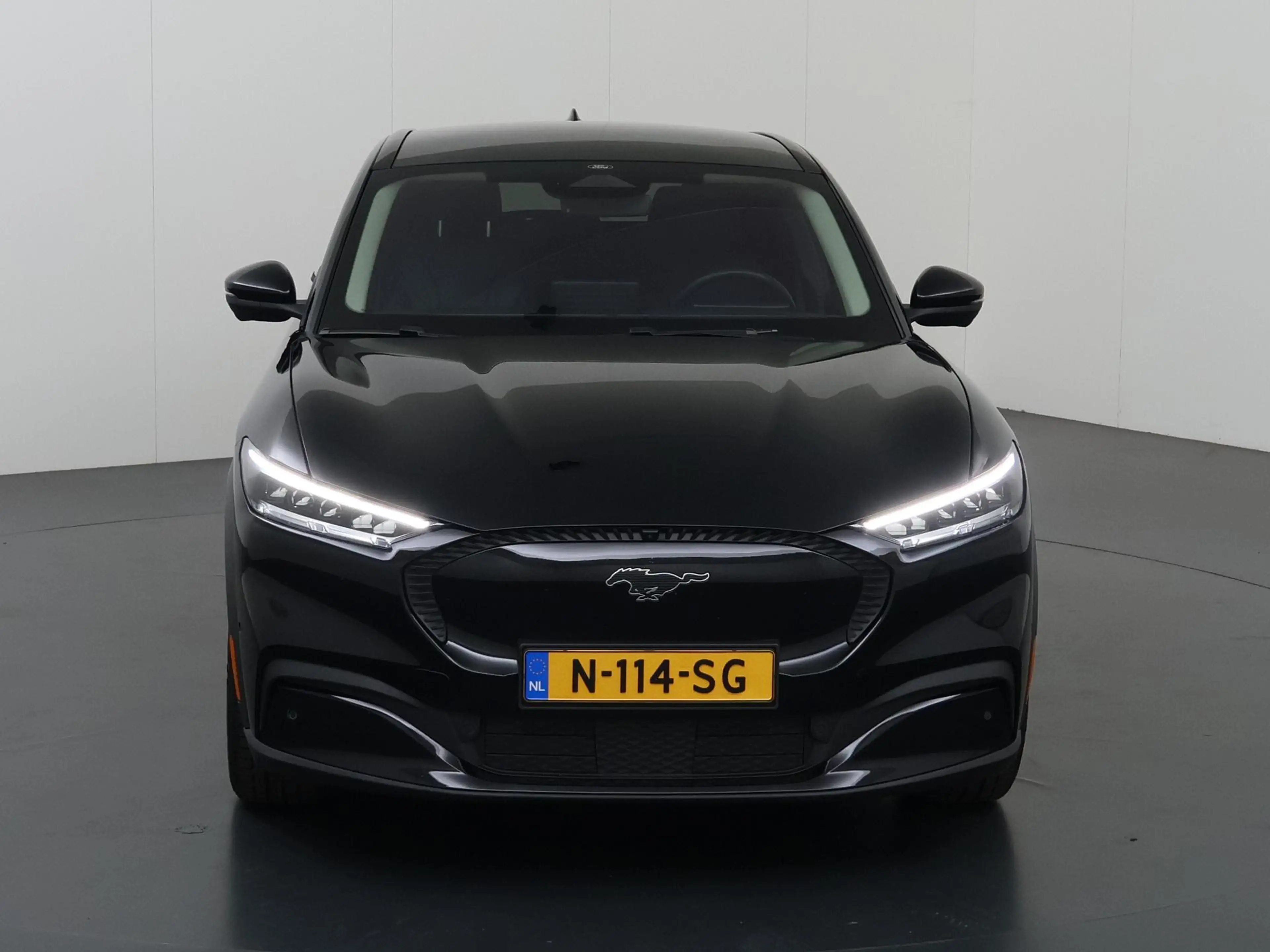 Ford Mustang Mach-E Extended RWD 98 kWh | Technologie-Pakket + | Panor — photo 3
