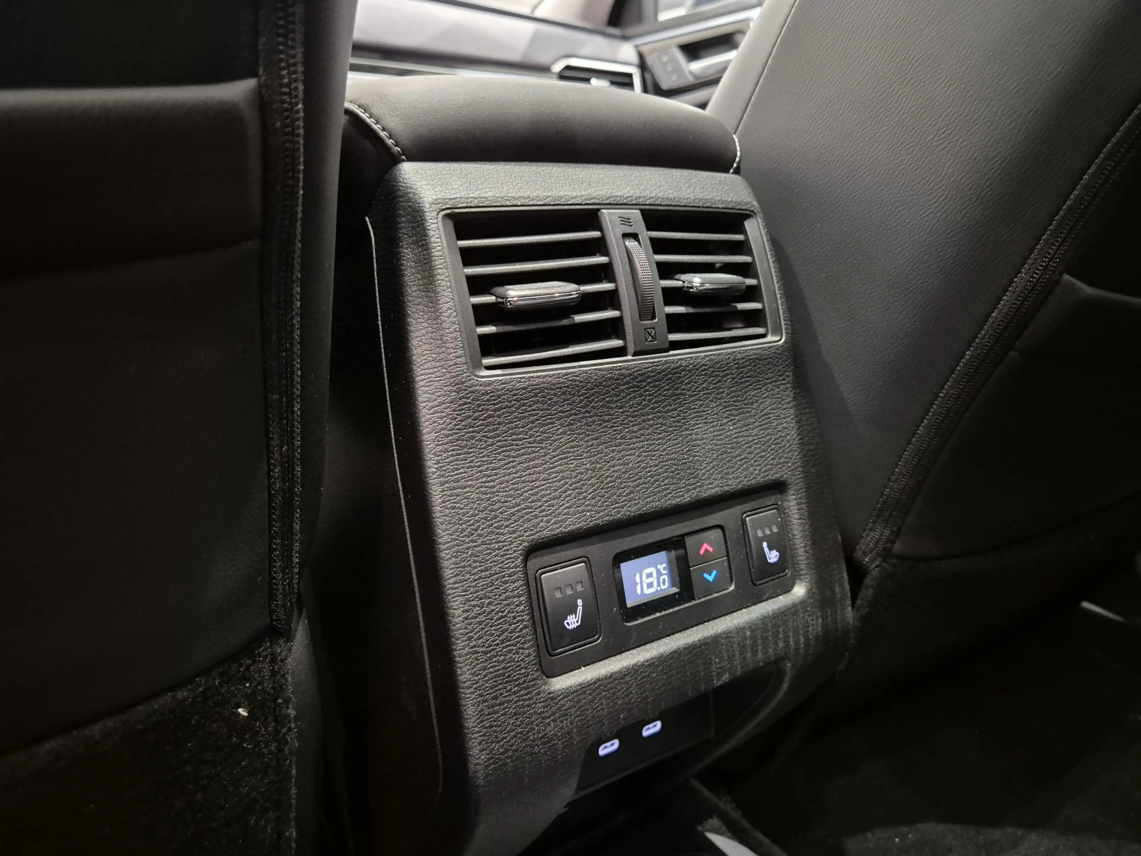 Mitsubishi Outlander 2.4 PHEV Instyle | Leder | Panoramadak | 360° Came — photo 13