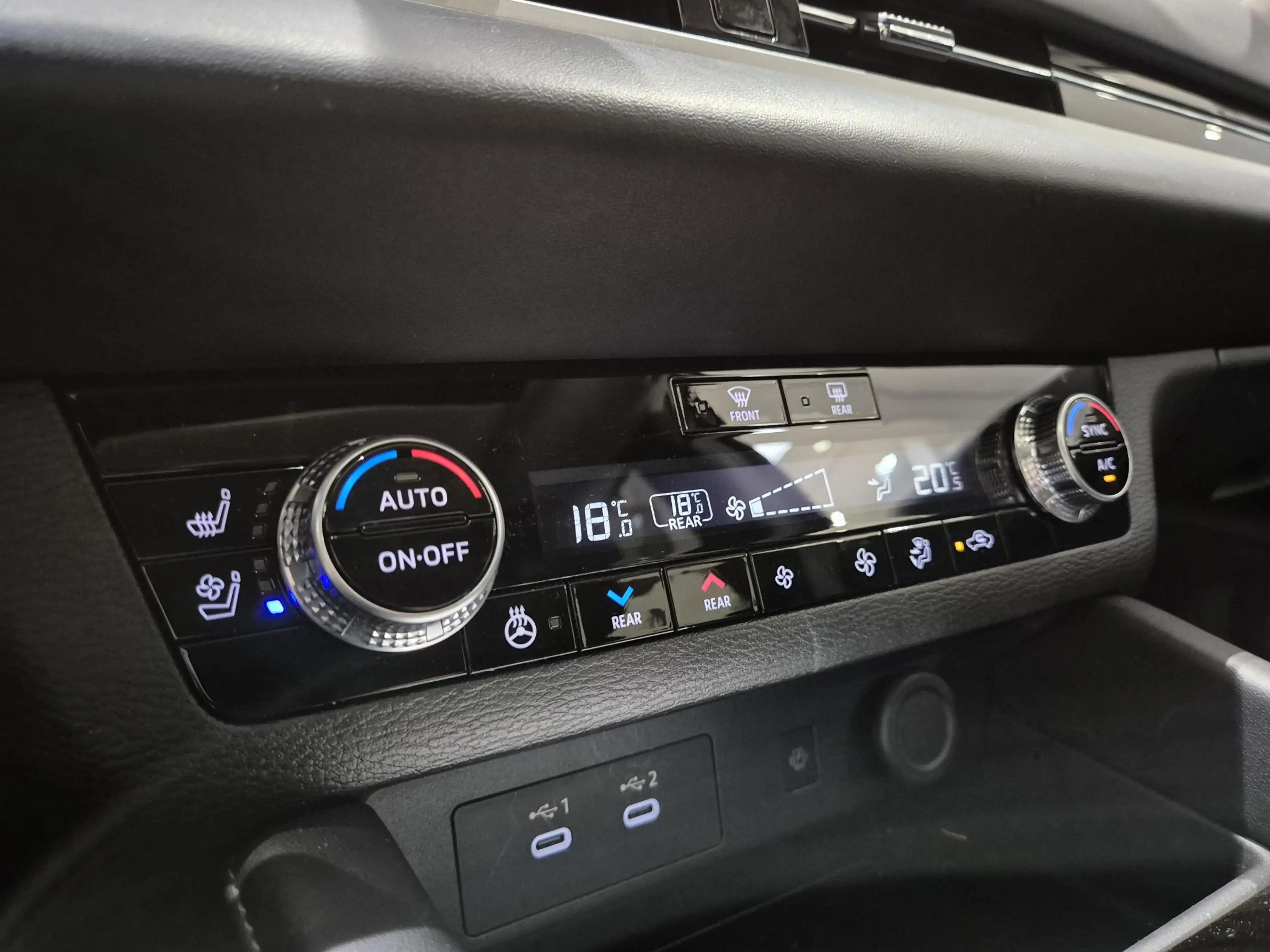 Mitsubishi Outlander 2.4 PHEV Instyle | Leder | Panoramadak | 360° Came — photo 10