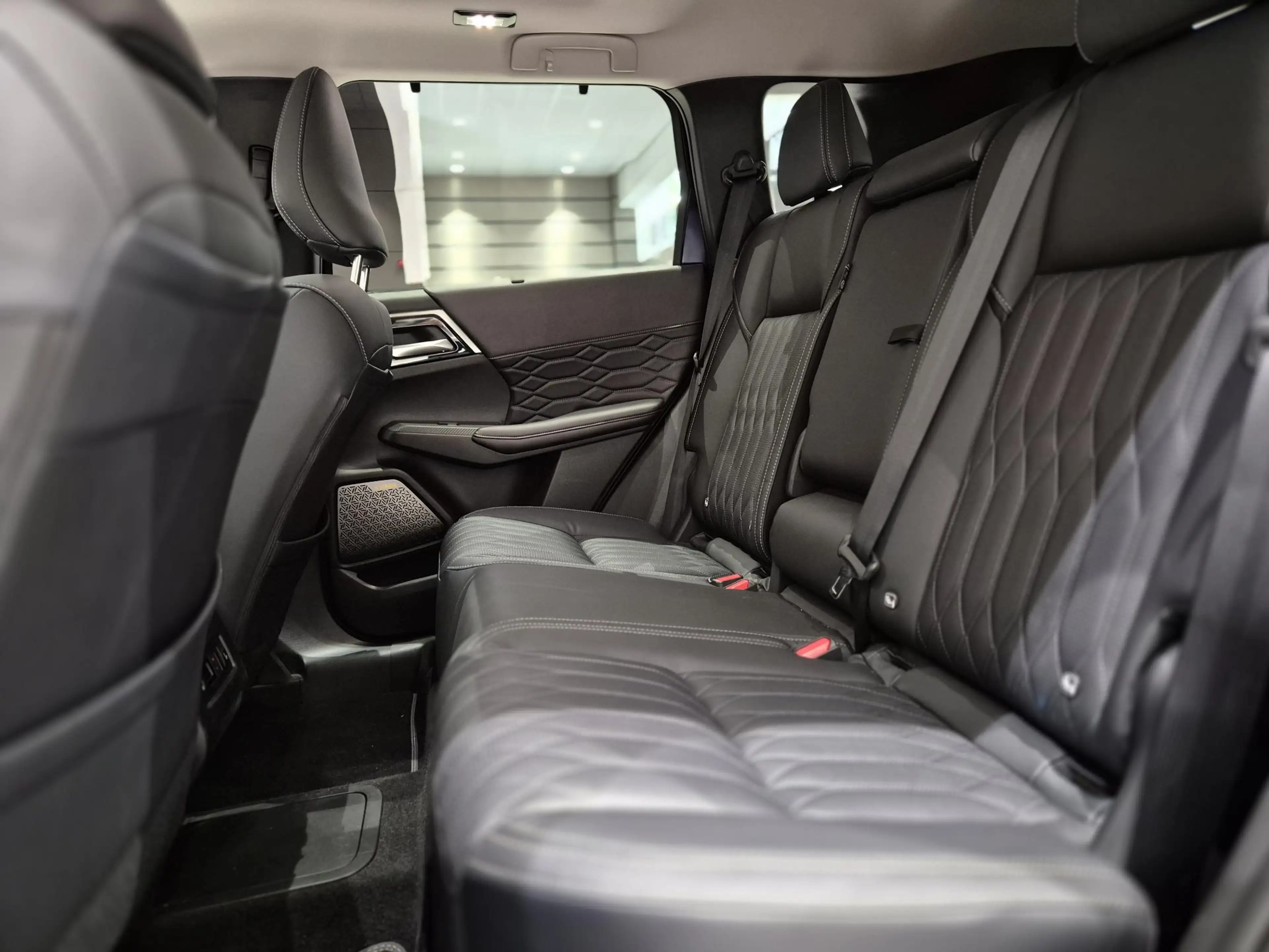 Mitsubishi Outlander 2.4 PHEV Instyle | Leder | Panoramadak | 360° Came — photo 8