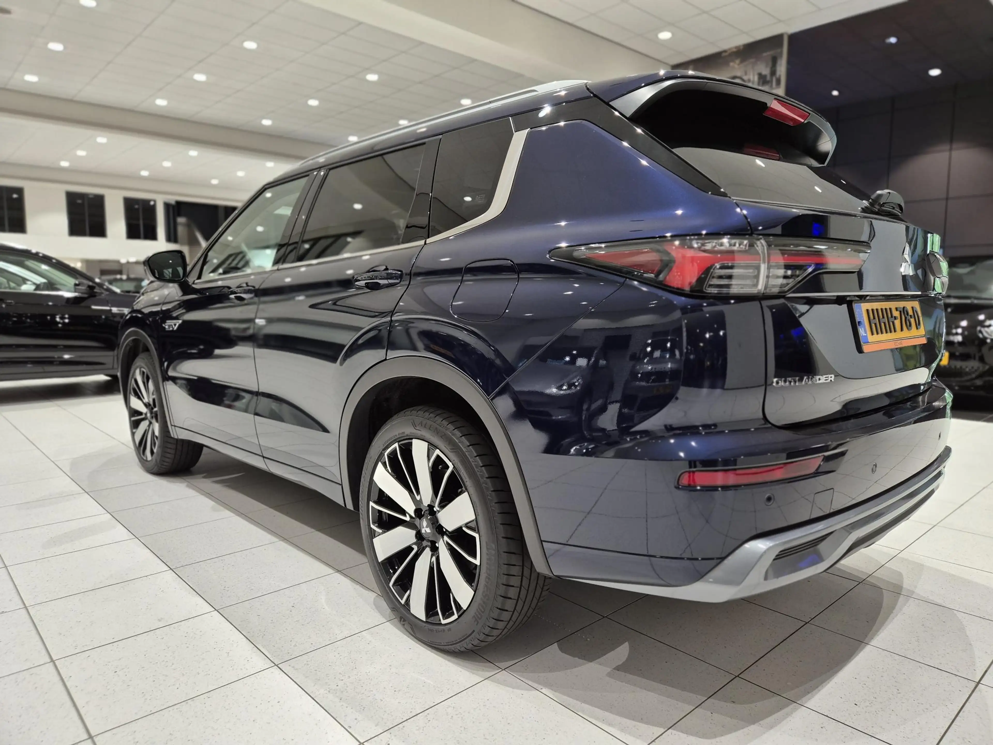 Mitsubishi Outlander 2.4 PHEV Instyle | Leder | Panoramadak | 360° Came — photo 6